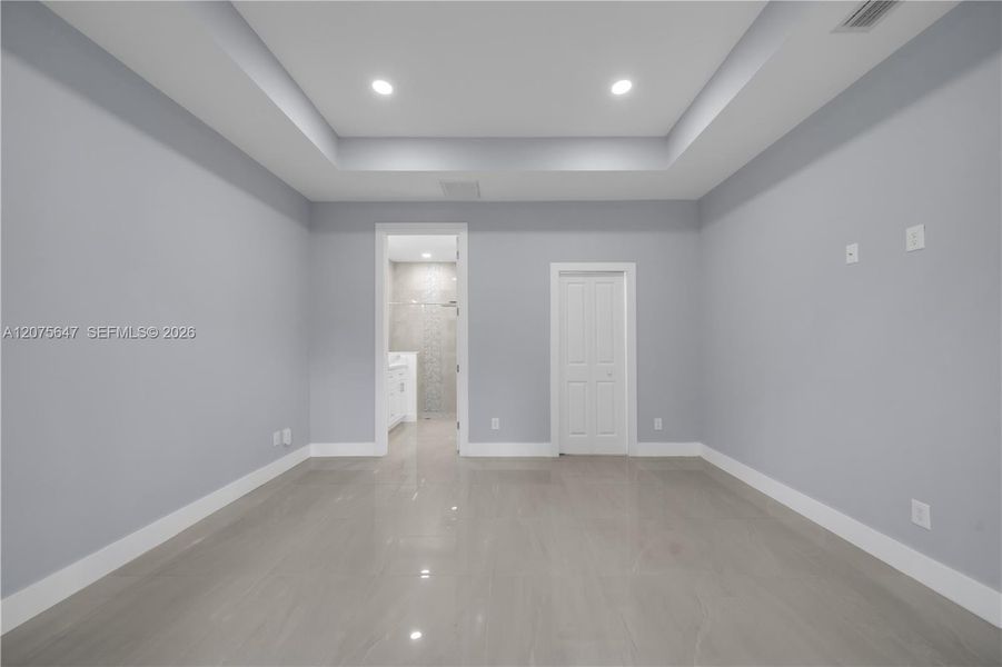 Spacious, unfurnished interior of a new home in , Lehigh Acres (Image 25).