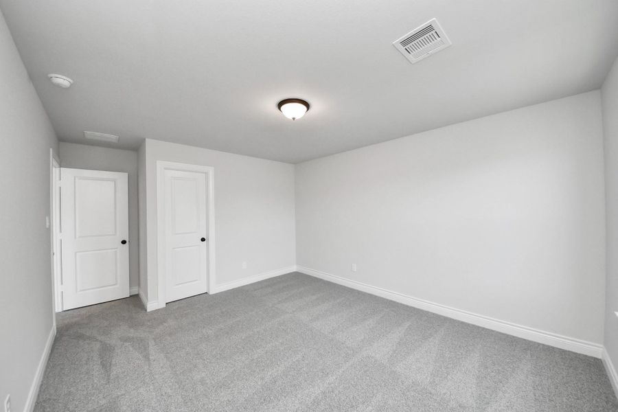 Spacious, unfurnished interior of a new home in Lexington Heights, Willis (Image 39).