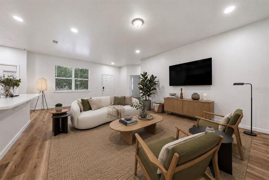 Furnished interior view inside a new home in , Altamonte Springs (Image 6).