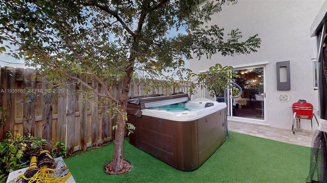 Exterior details and patio area of a home in , Florida City (Image 3).