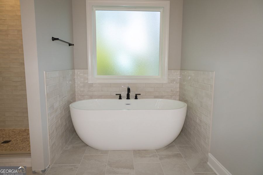 Furnished interior view inside a new home in Leverett Park, Newnan (Image 11).