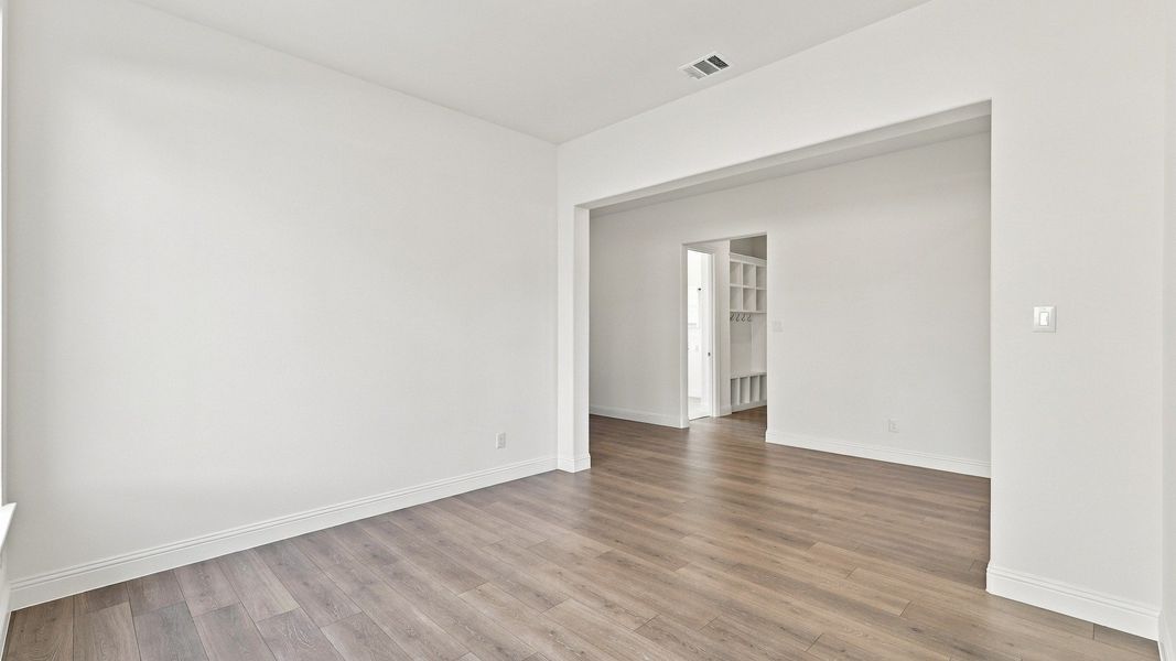 Furnished interior view inside a new home in Green Meadows Classic, Celina (Image 36).