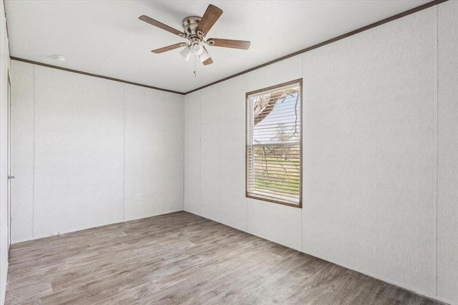 Spacious, unfurnished interior of a new home in , Mexia (Image 15).