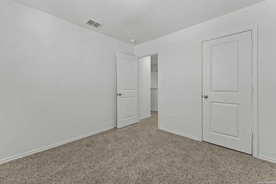 Spacious, unfurnished interior of a new home in Stonehill, San Antonio (Image 16).