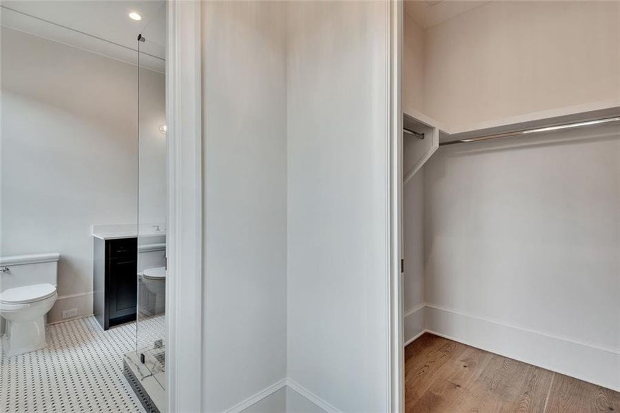 Spacious, unfurnished interior of a new home in , Alpharetta (Image 65).