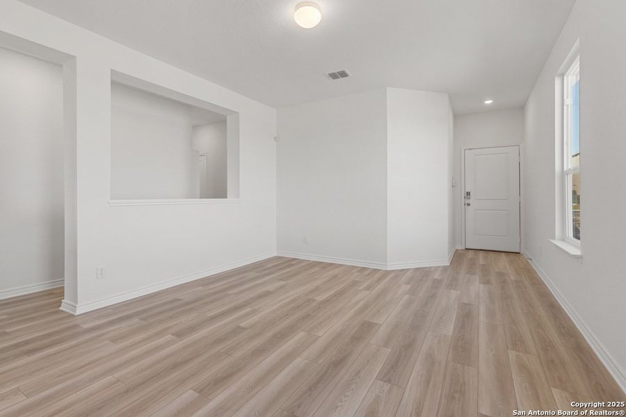 Spacious, unfurnished interior of a new home in Punta Verde, Converse (Image 5).