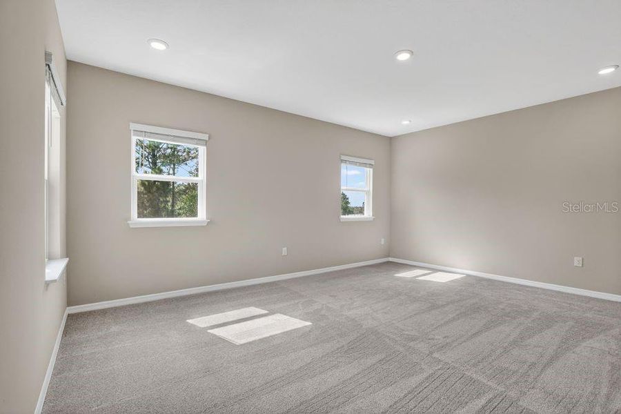 Spacious, unfurnished interior of a new home in Ardisia Park, New Smyrna Beach (Image 31).