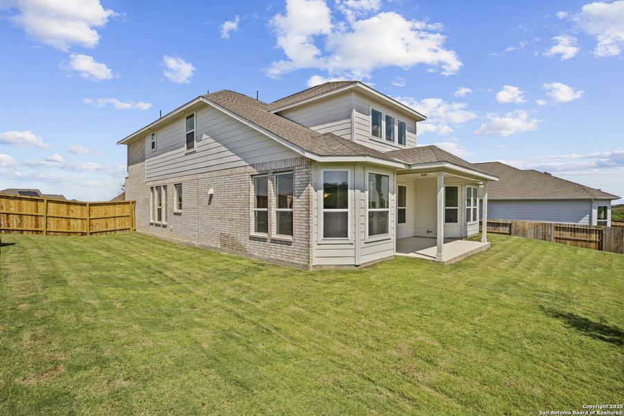Exterior details and patio area of a home in Homestead, Schertz (Image 3).