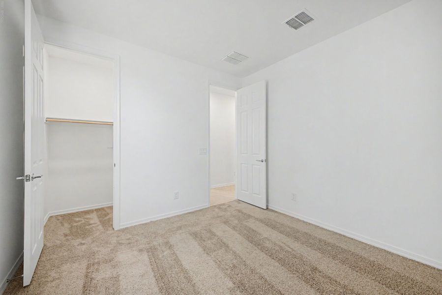 Spacious, unfurnished interior of a new home in Bella Vista Farms, San Tan Valley (Image 13).
