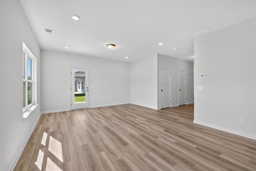 Spacious, unfurnished interior of a new home in Longbrooke, Rome (Image 36).