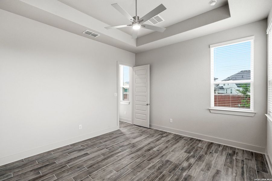 Spacious, unfurnished interior of a new home in Stillwater Ranch, San Antonio (Image 31).