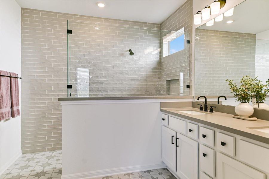 What better way to unwind then stepping into this shower space and feeling the warm water ease the tension in your neck and shoulders.