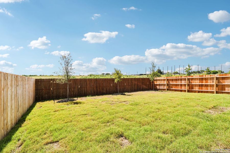 Spacious, unfurnished interior of a new home in Catalina, Converse (Image 36).