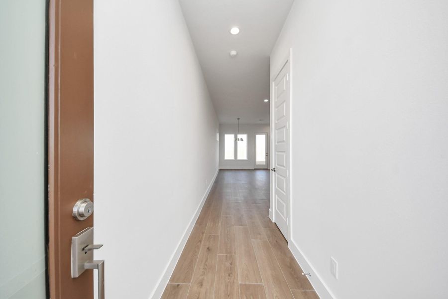 Spacious, unfurnished interior of a new home in Piccolina, Houston (Image 20).