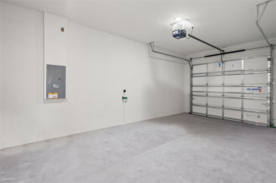 Spacious, unfurnished interior of a new home in , Holiday (Image 29).
