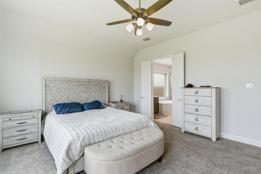 Furnished interior view inside a new home in Sweetgrass, Haslet (Image 30).