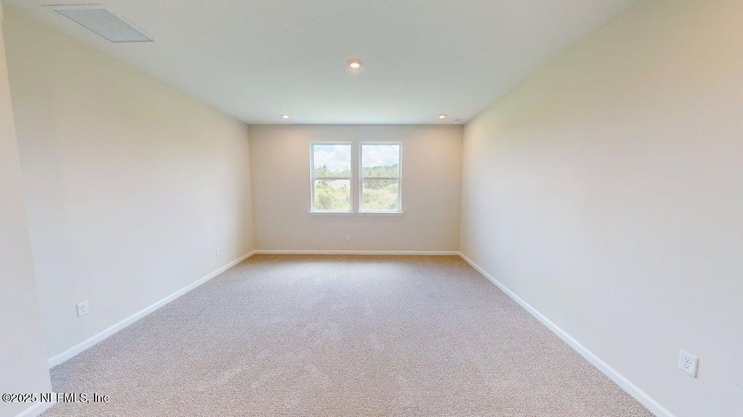 Spacious, unfurnished interior of a new home in Lakes at Bella Lago, Green Cove Springs (Image 13).