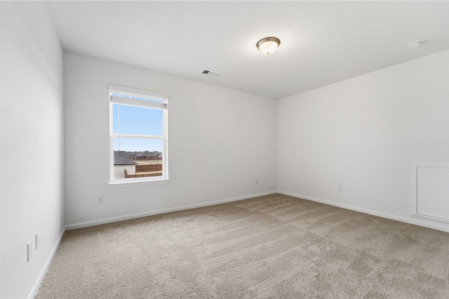 Spacious, unfurnished interior of a new home in Saddlebrook Estates, Waxahachie (Image 20).