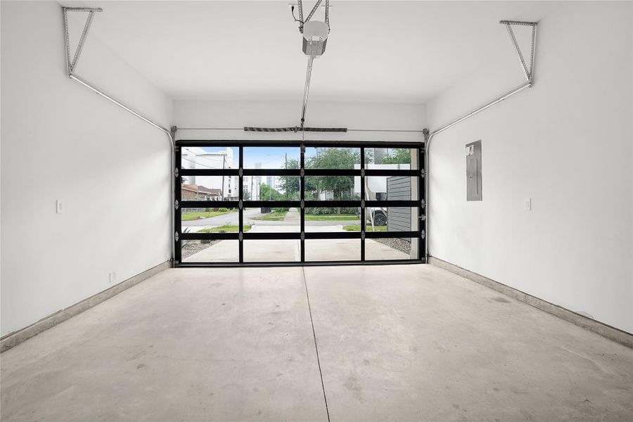Spacious, unfurnished interior of a new home in , Houston (Image 26).