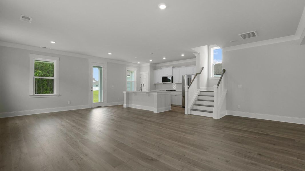 Spacious, unfurnished interior of a new home in Sheep Island, Summerville (Image 13).