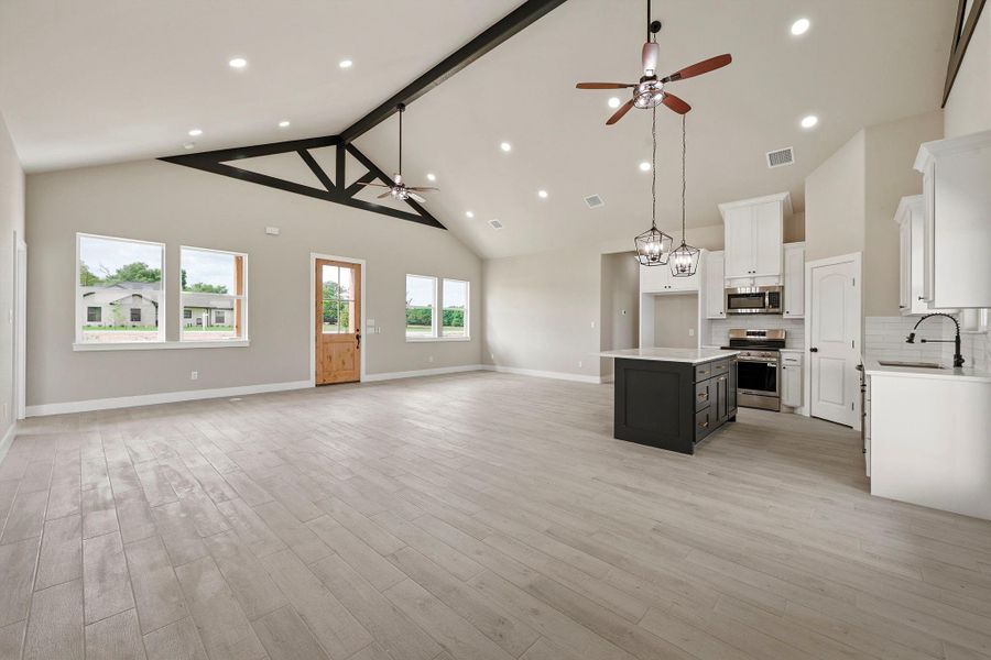 Spacious, unfurnished interior of a new home in , Franklin (Image 27).
