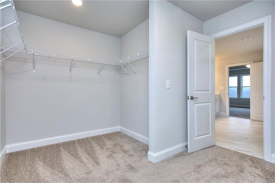 Spacious, unfurnished interior of a new home in , Homer (Image 33).