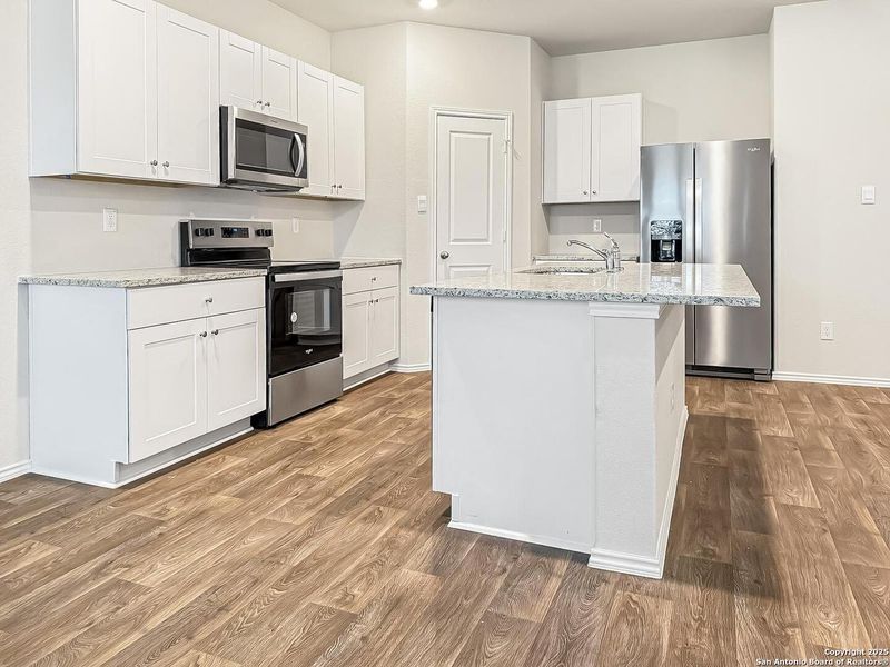 Furnished interior view inside a new home in Winding Creek, New Braunfels (Image 4).