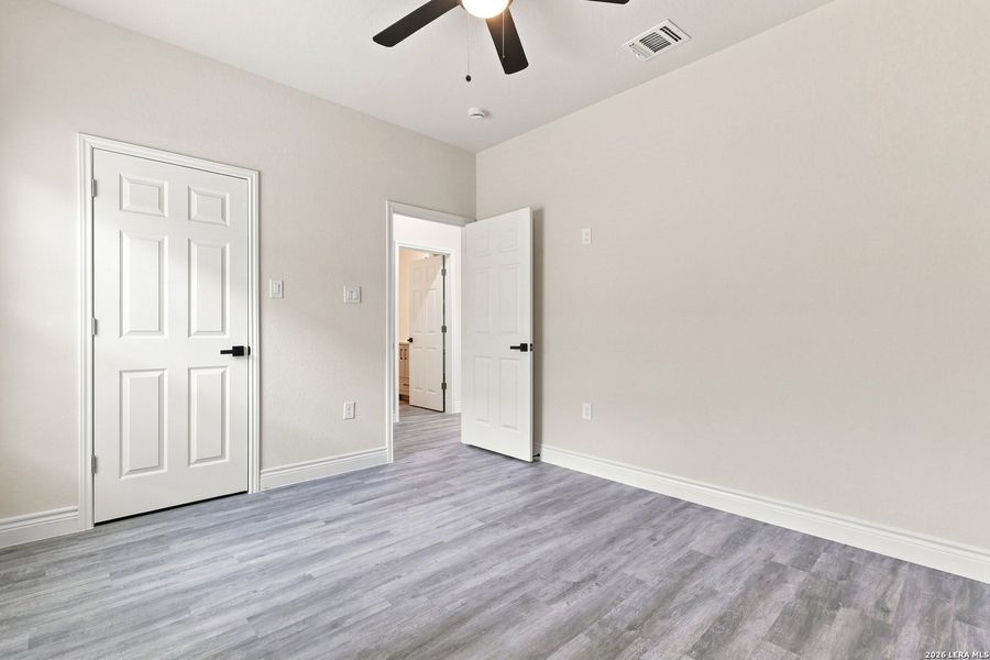 Spacious, unfurnished interior of a new home in , San Antonio (Image 10).
