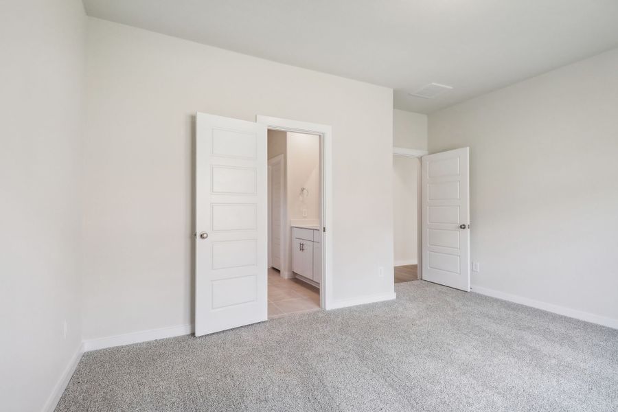 The primary bedroom of a home in Pine Lake Cove of Conroe, TX.