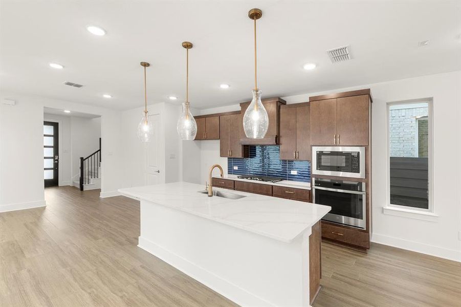 07. 1141 Amaryllis - Kitchen