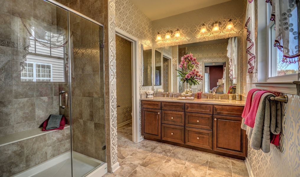 Dual sinks in owner's bath