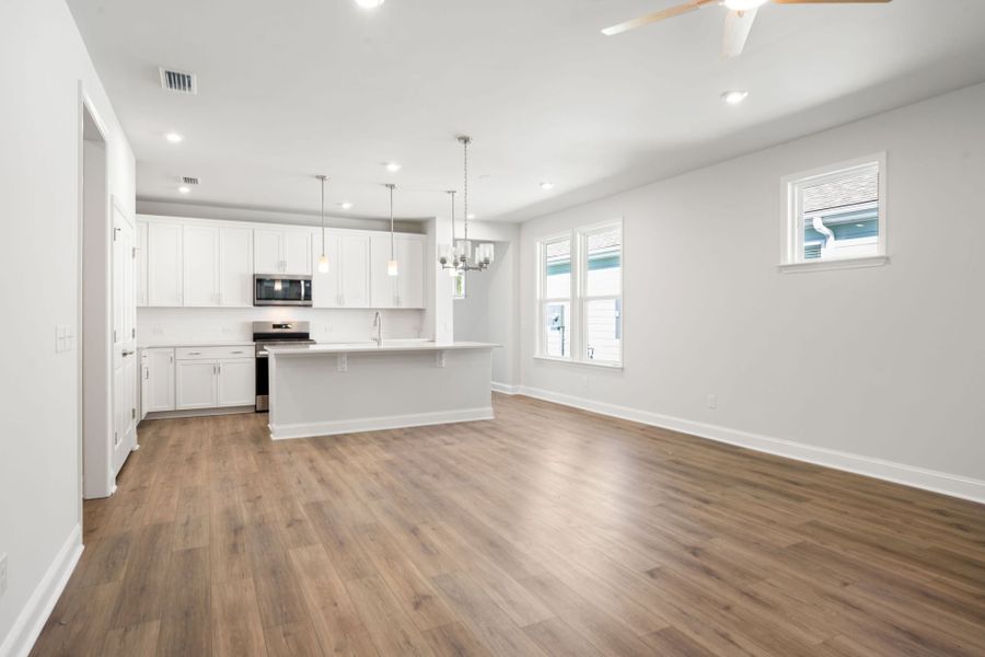 Spacious, unfurnished interior of a new home in Sun City Hilton Head, Bluffton (Image 16).