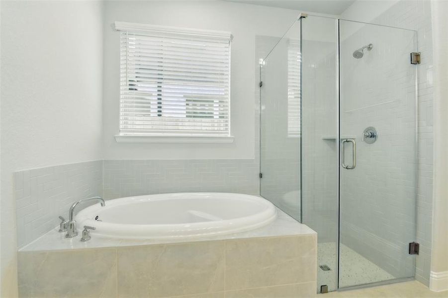 Furnished interior view inside a new home in Evergreen 40', Conroe (Image 9).