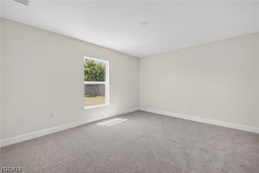 Spacious, unfurnished interior of a new home in Cape Coral, Cape Coral (Image 16).