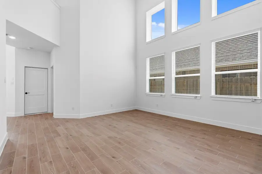 Spacious, unfurnished interior of a new home in Emory Glen, Magnolia (Image 16).