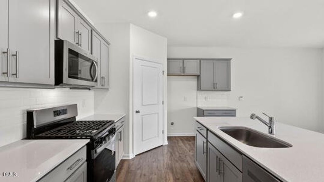 Honeycutt Oaks_Cali Q_56_Gray_NOFP_SPEC-
