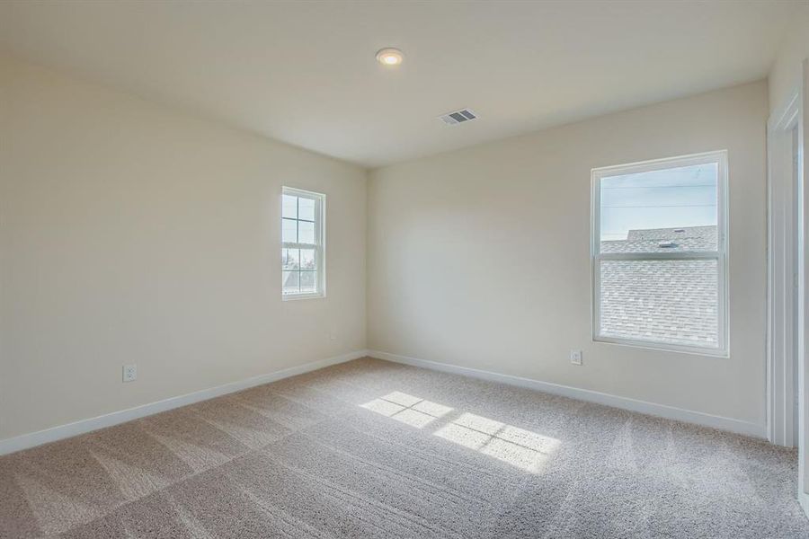 Spacious, unfurnished interior of a new home in Sperling Farms, Ferris (Image 28).