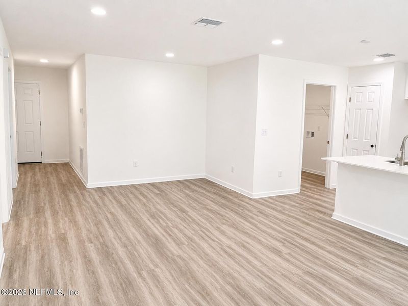Spacious, unfurnished interior of a new home in , Jacksonville (Image 17).