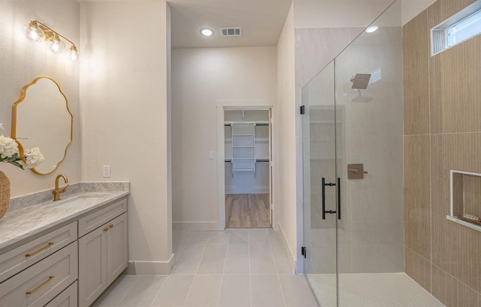 Furnished interior view inside a new home in , Fort Worth (Image 5).