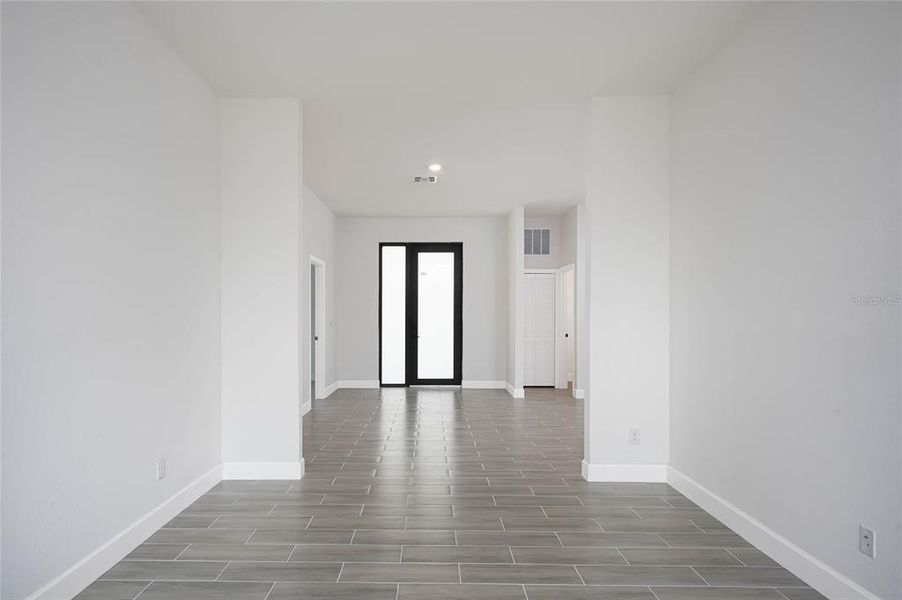 Spacious, unfurnished interior of a new home in , Rotonda West (Image 16).