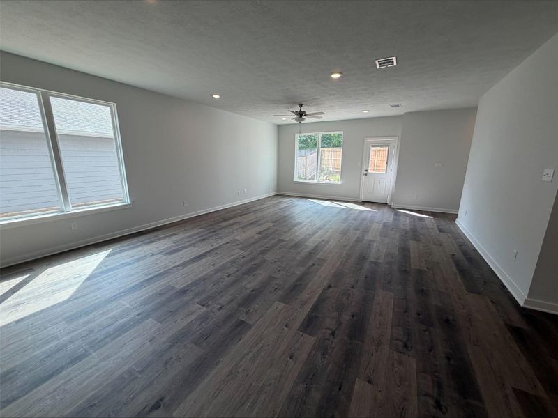 Spacious, unfurnished interior of a new home in Rockbridge East, Huntsville (Image 5).