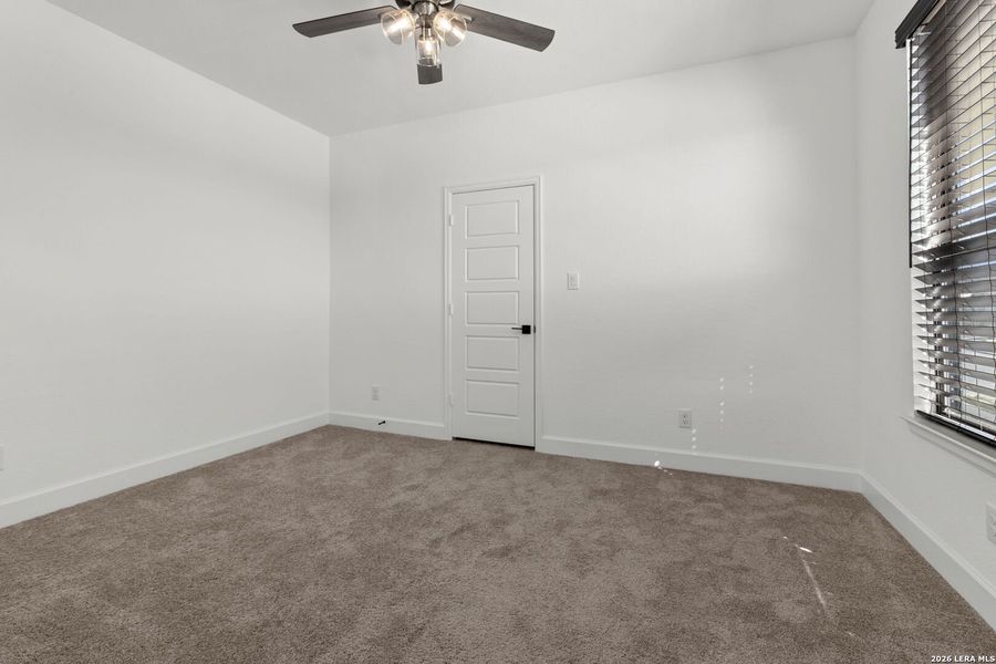 Spacious, unfurnished interior of a new home in Esperanza, Boerne (Image 40).