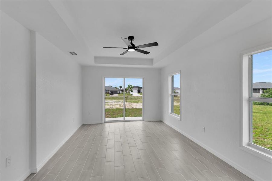 Spacious, unfurnished interior of a new home in , Cape Coral (Image 28).