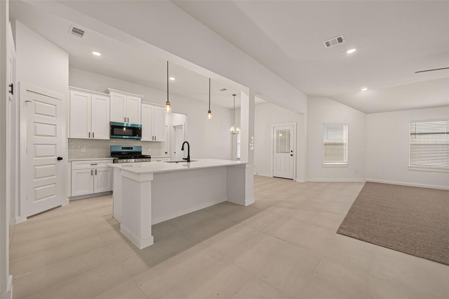 Furnished interior view inside a new home in Foxtail Palms, Manvel (Image 10). Furnished interior view inside a new home in Foxtail Palms, Manvel (Image 10).