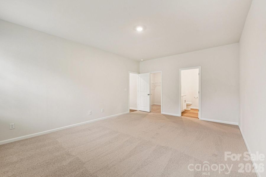 Spacious, unfurnished interior of a new home in Wallace Springs, Statesville (Image 14).