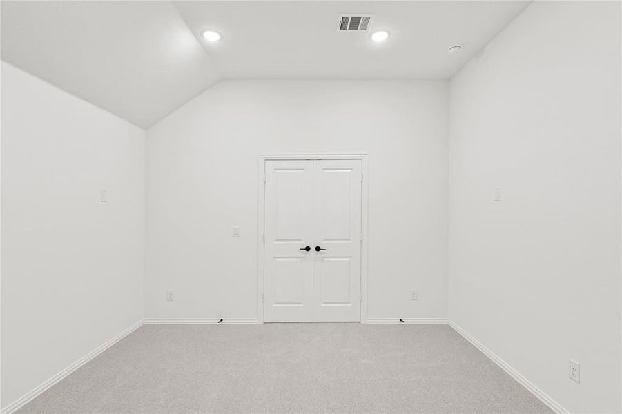 Spacious, unfurnished interior of a new home in Willow Wood, McKinney (Image 33).