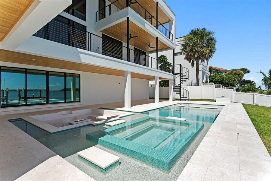 Exterior details and patio area of a home in , Tierra Verde (Image 27).