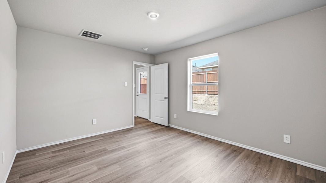 Representative unfurnished interior of a home built from the Estero by D.R. Horton in Hickory Grove, Krum (Image 26).