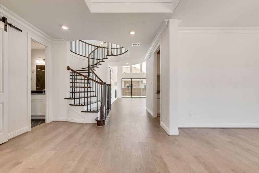 Spacious, unfurnished interior of a new home in South Pointe, Mansfield (Image 23).