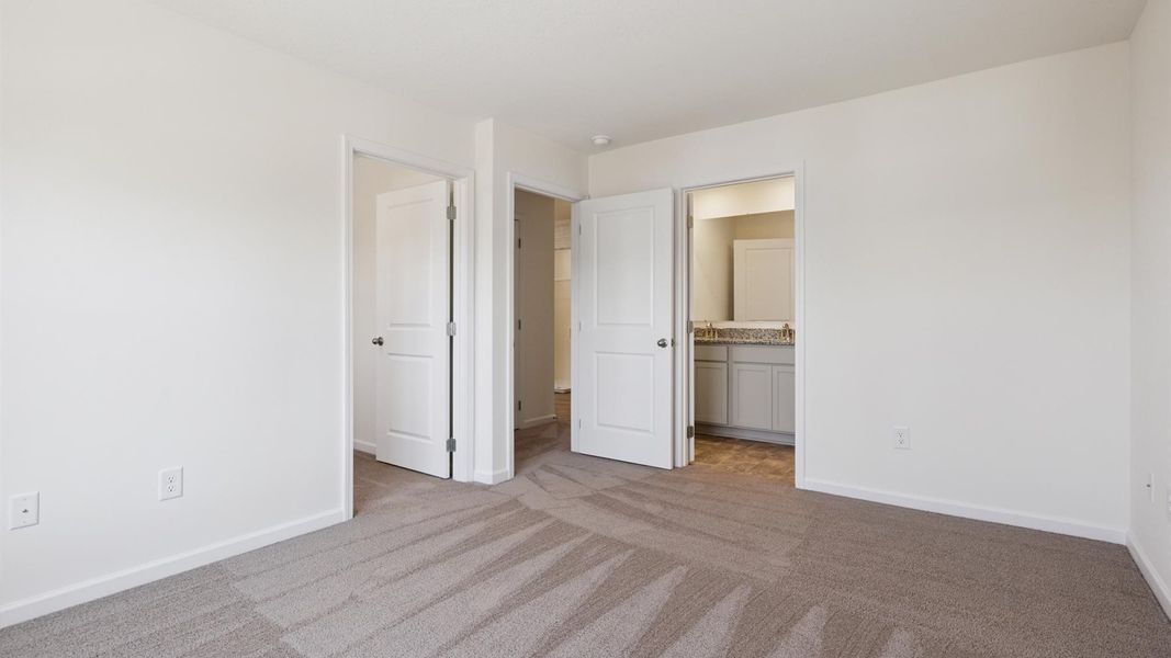 Spacious, unfurnished interior of a new home in Cherokee Crossing, Kodak (Image 15).